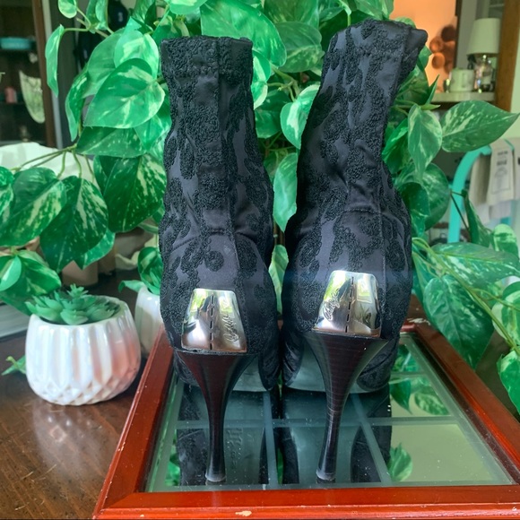 Donald Pliner Couture Embroidered M095 Boots 8 - Picture 4 of 16